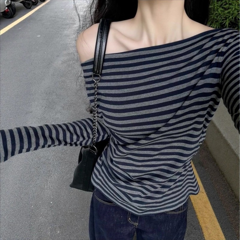 Blouse Off Shoulder - بلوزة نسائية كورية عصرية مخططة بأكمام